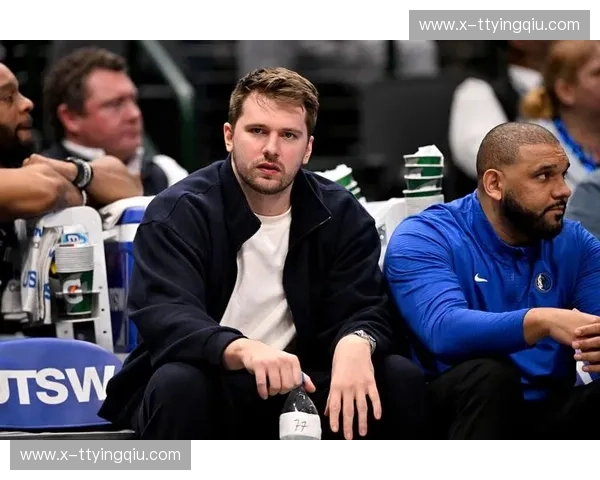 独行侠vs尼克斯：当达拉斯的魔法撞上大苹果城的硬骨头，谁才是NBA真正的局中人？